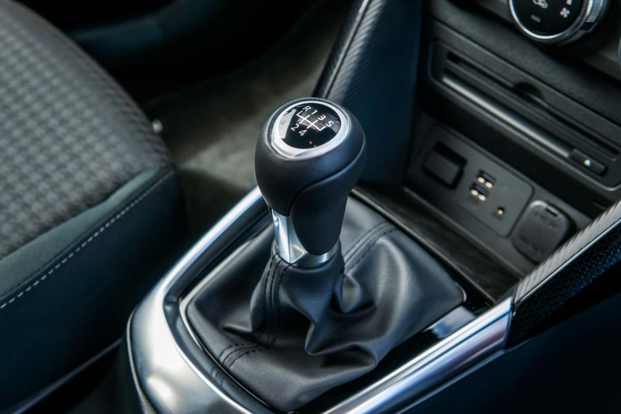 Детали интерьера Mazda2 Tech Edition (DJ) 2017 года  (UK) (фото 20 из 35)
